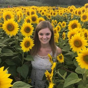 Meet your Posher, Melisa